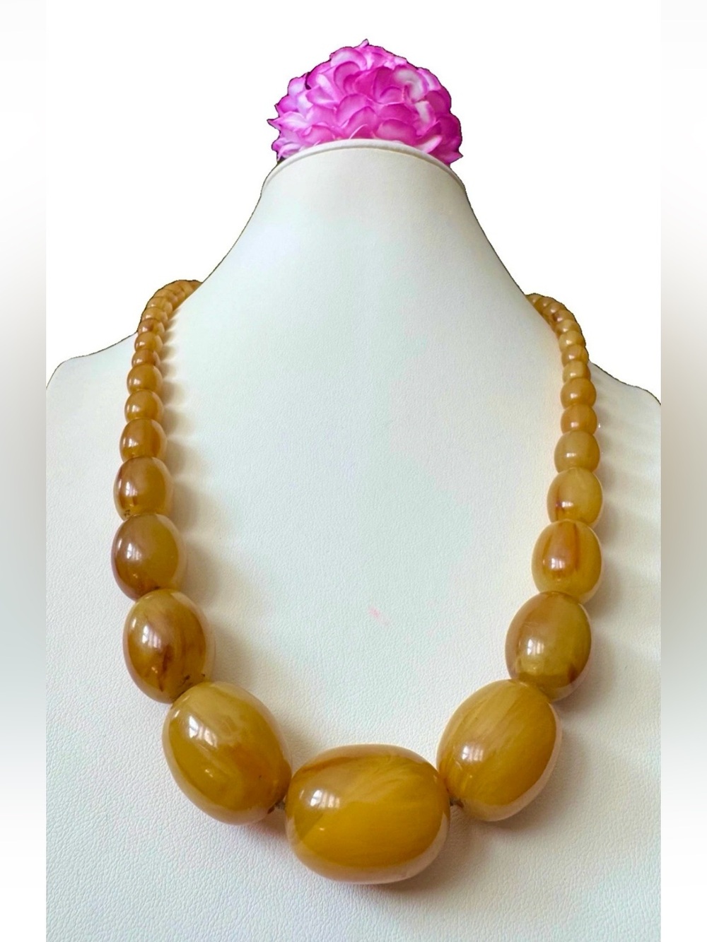 Vintage Mid 50’s Graduated,Translucent Egg Yolk Color Amber Bakelite Necklace61g